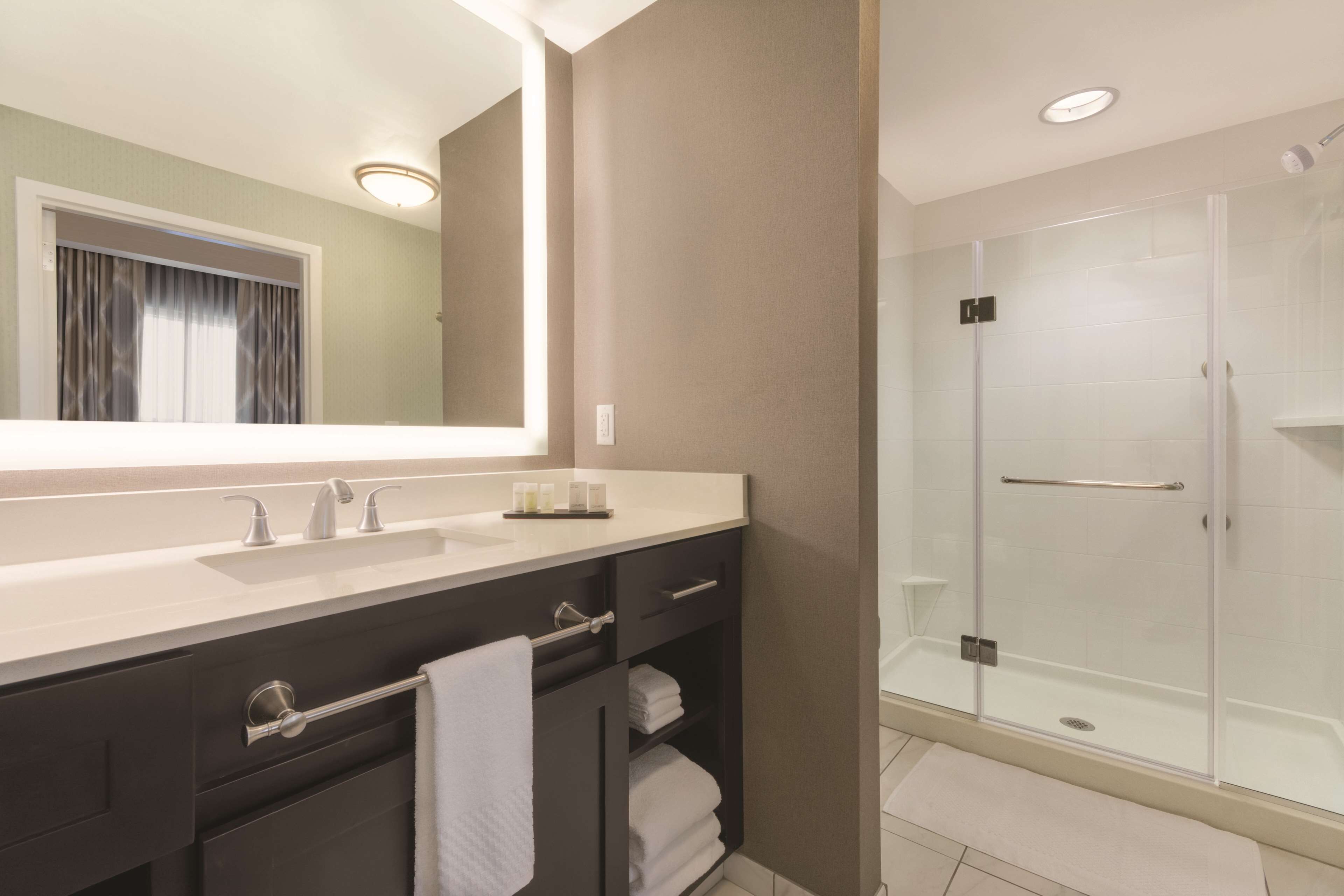 free toiletries, towels