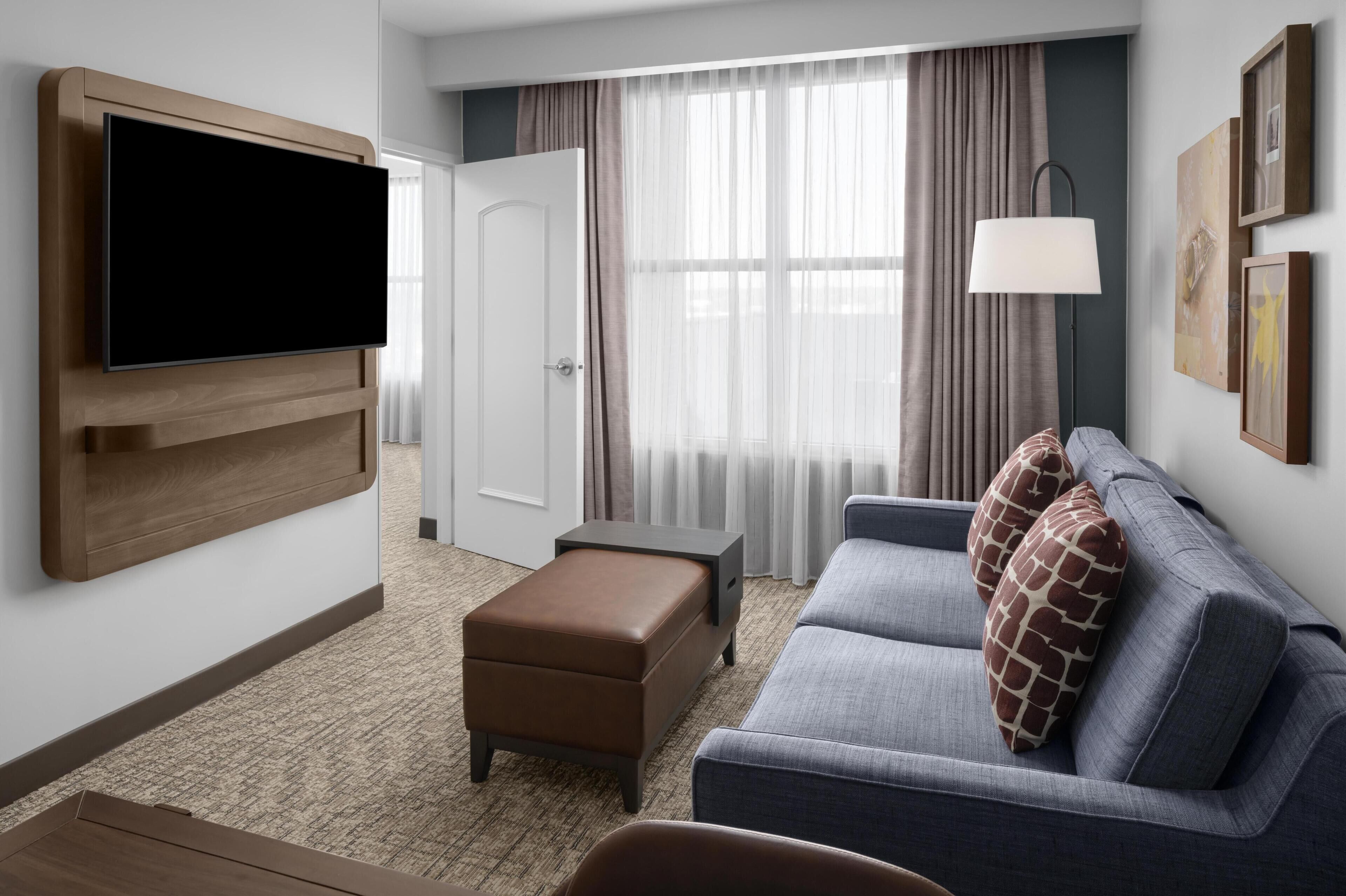 42–tuumainen taulutelevisio, jossa kaapelikanavat