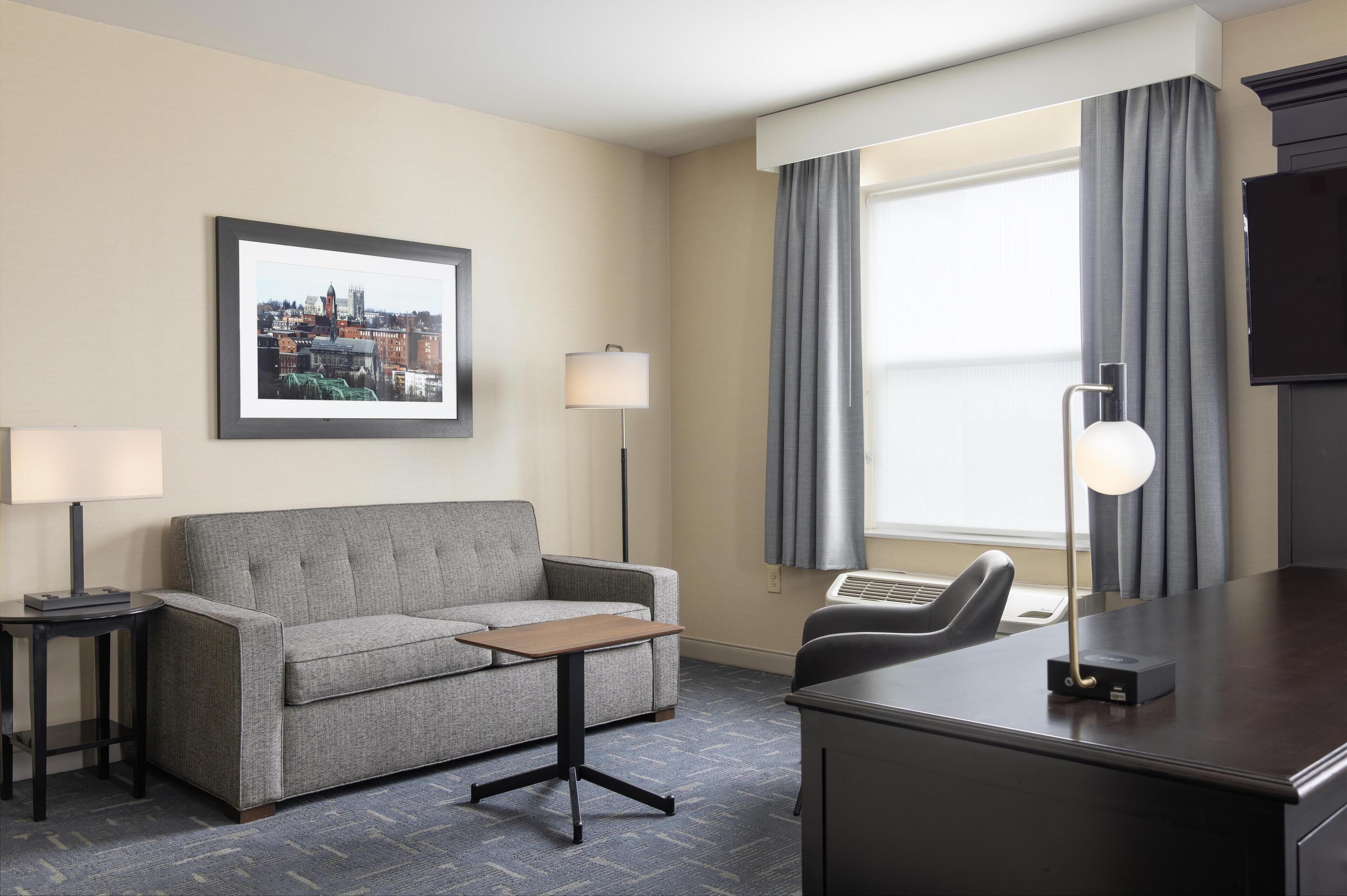 flat-screen tv, mp3 dock