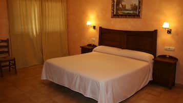 Standaard tweepersoonskamer | Een bureau, gratis babybedden, extra bedden (toeslag), beddengoed