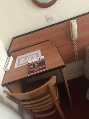 Doppelzimmer, Gemeinschaftsbad | Bügeleisen/Bügelbrett, kostenloses WLAN, Bettwäsche