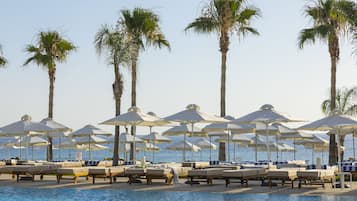 Piscine couverte, piscine extérieure (ouverte en saison)