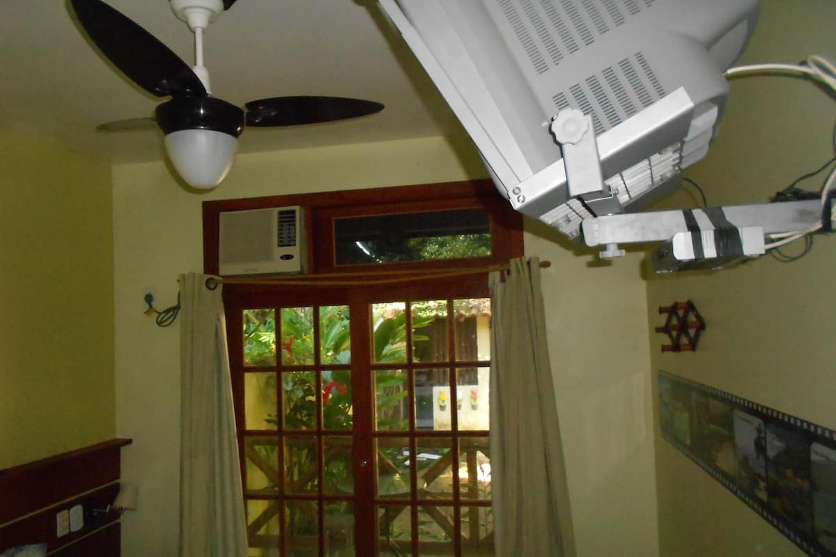 Habitación estándar | Caja de seguridad en la habitación, escritorio y cunas gratuitas