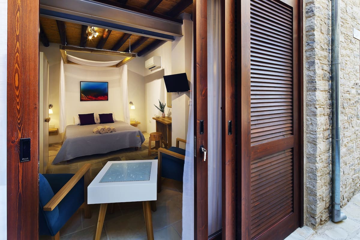 Standard Double Room | In-room safe, individually decorated, individually furnished