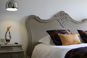Frette Italian sheets, premium bedding, pillow-top beds, minibar