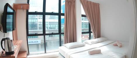 Deluxe Triple Room | Bathroom | Shower, hair dryer, slippers, towels