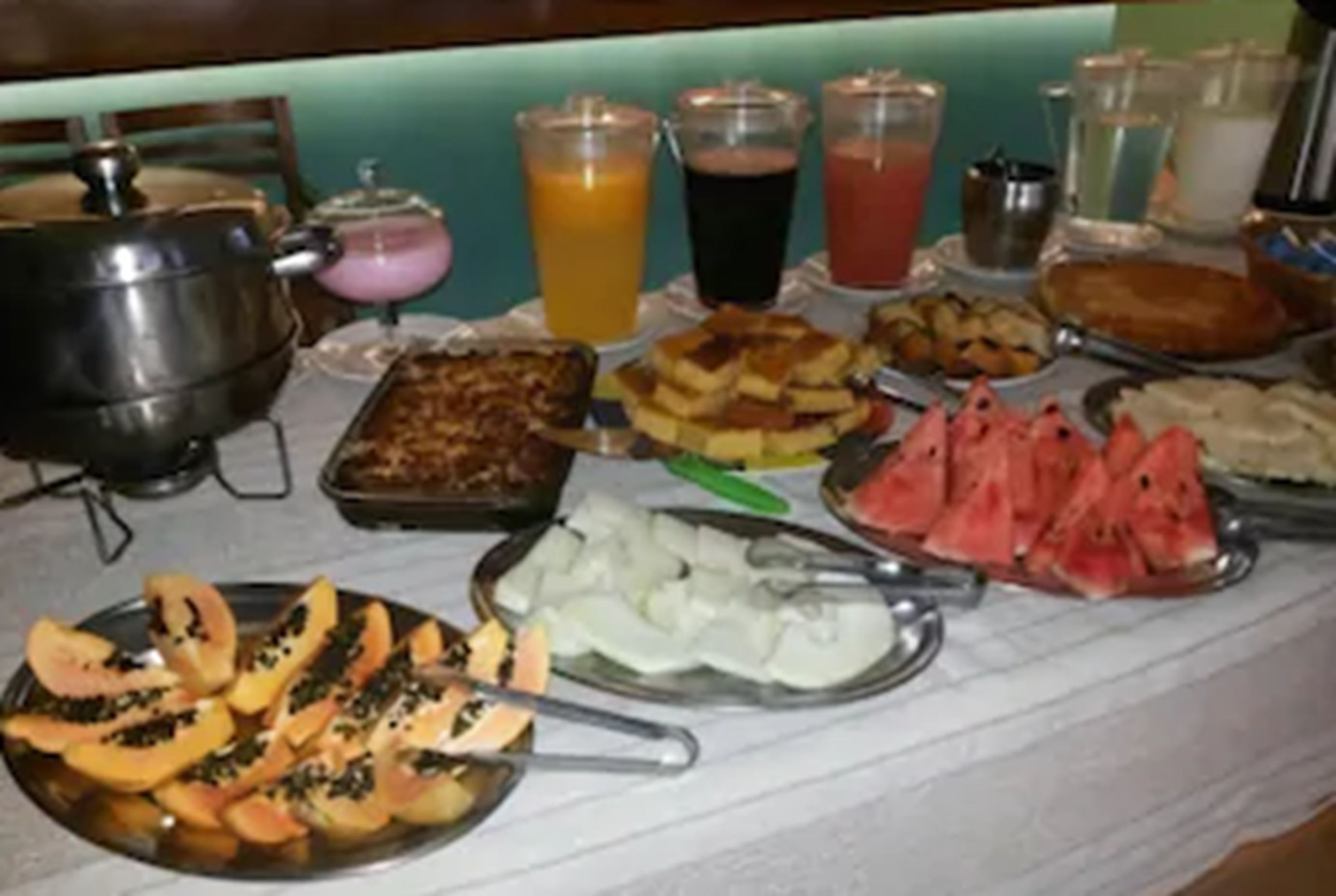 A breakfast buffet with various dishes and drinks.