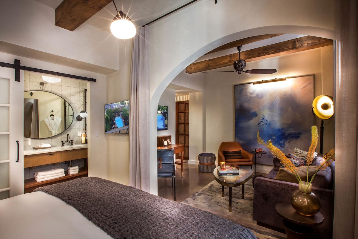 classic suite | egyptian cotton sheets, in-room safe, laptop workspace