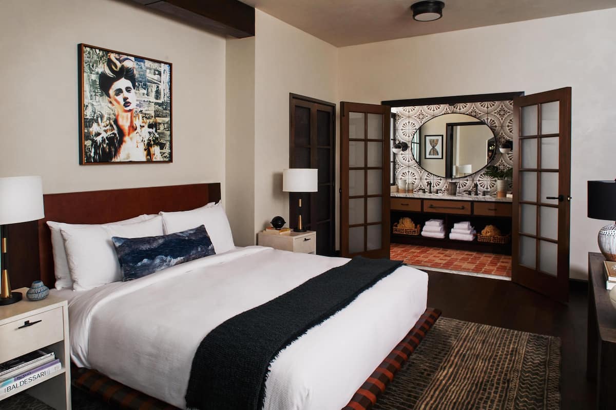 Suite (Casablanca) | Egyptian cotton sheets, in-room safe, laptop workspace