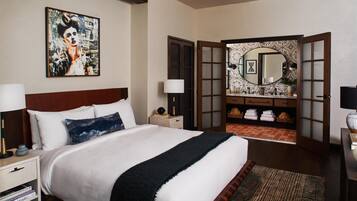Suite (Casablanca) | Egyptian cotton sheets, in-room safe, laptop workspace, blackout drapes