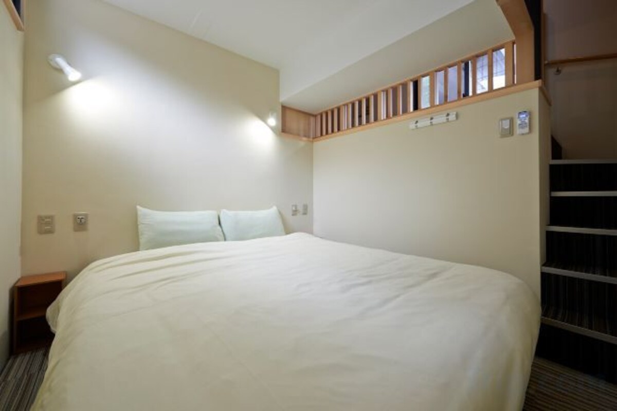 Loft Triple With Bath