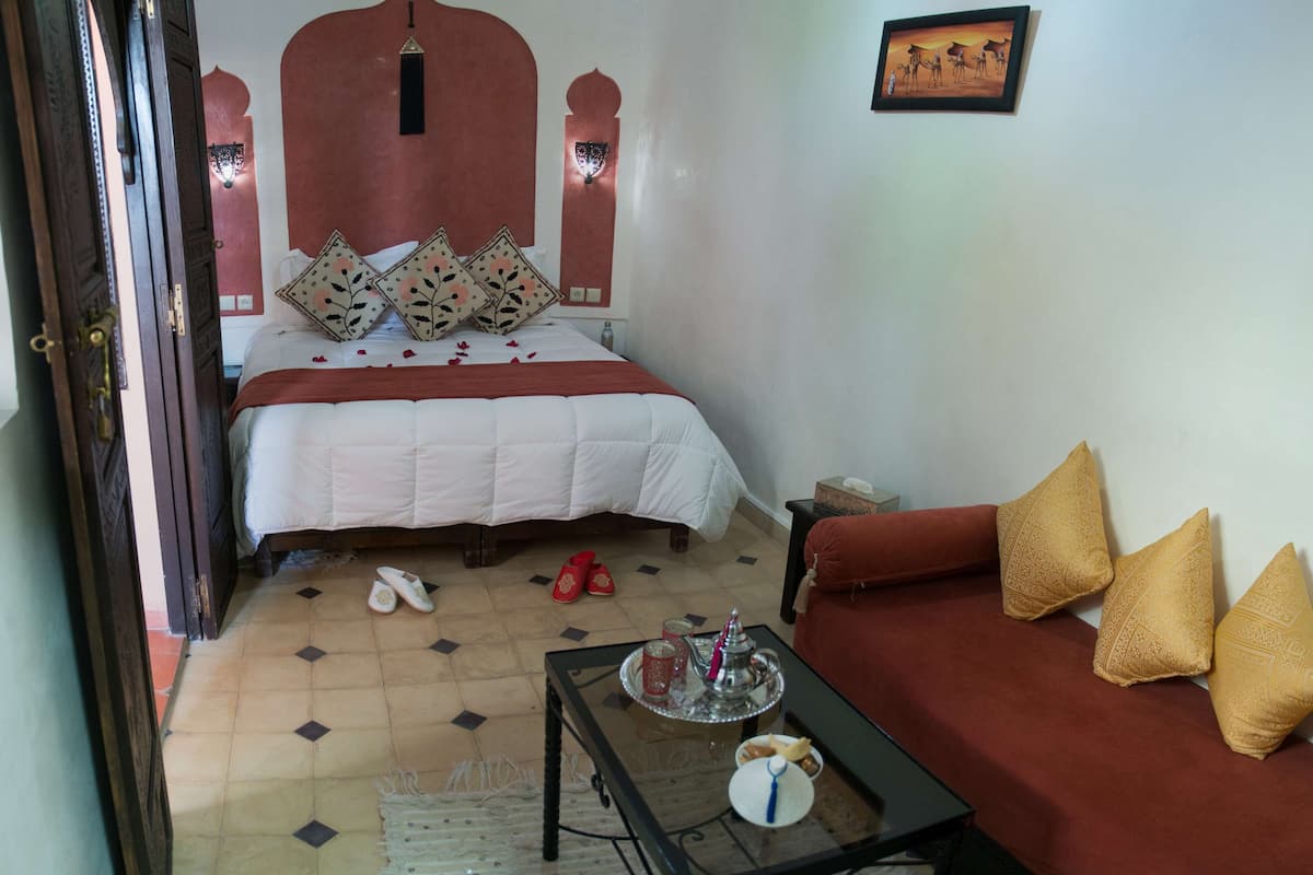 Habitación estándar doble, baño privado (Narjiss) | Caja fuerte, wifi gratis, ropa de cama