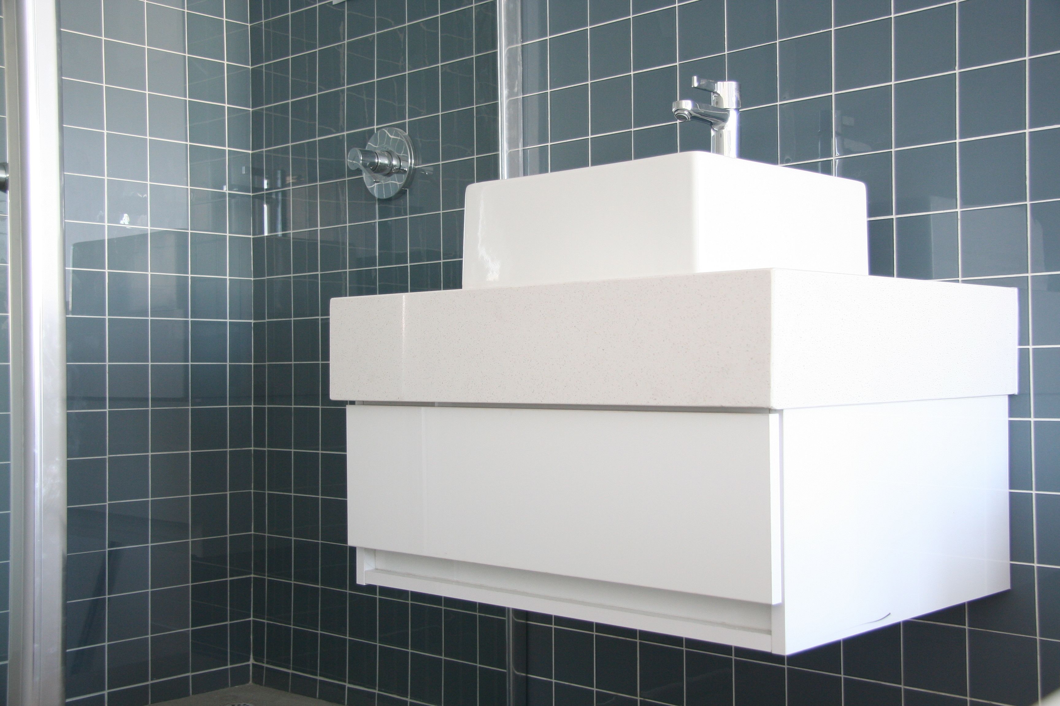 deluxe room | bathroom sink