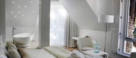 Minibar y caja de seguridad en la habitación