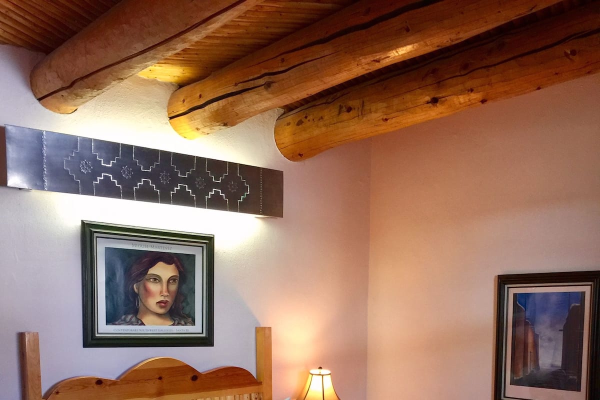 Duplex Suite (Room 3, Upstairs) | Individuell dekoriert, individuell eingerichtet, Bügeleisen/Bügelbrett