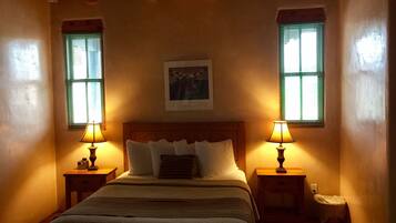 Queen Room with Two Queen Sized Beds (Room 4, Upstairs) | Decoración personalizada y muebles diferentes