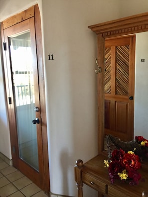 Honeymoon Suite (Room 11, Upstairs) | Individualmente decorados, individualmente mobiliados