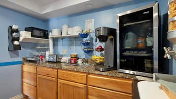 Free daily continental breakfast