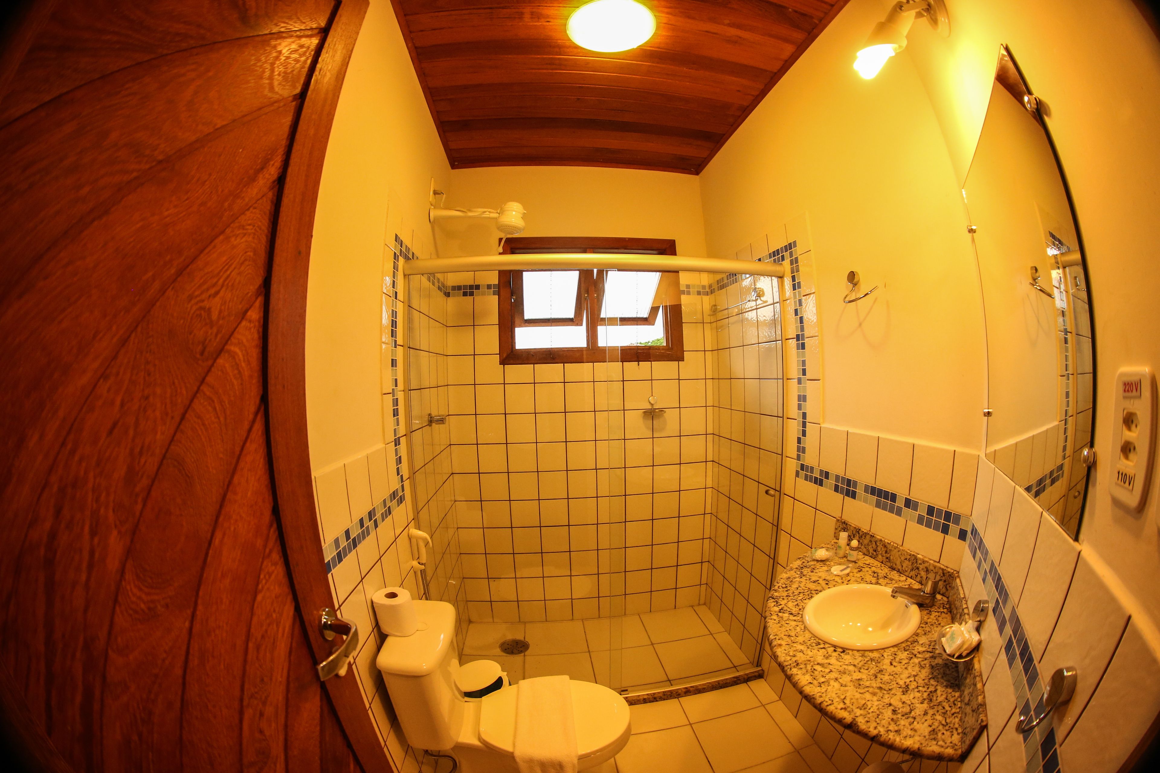 standard suite | bathroom | shower, free toiletries, hair dryer, towels