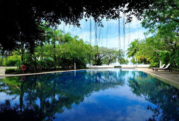 Outdoor pool - Parkcity Everly Hotel (Bintulu)