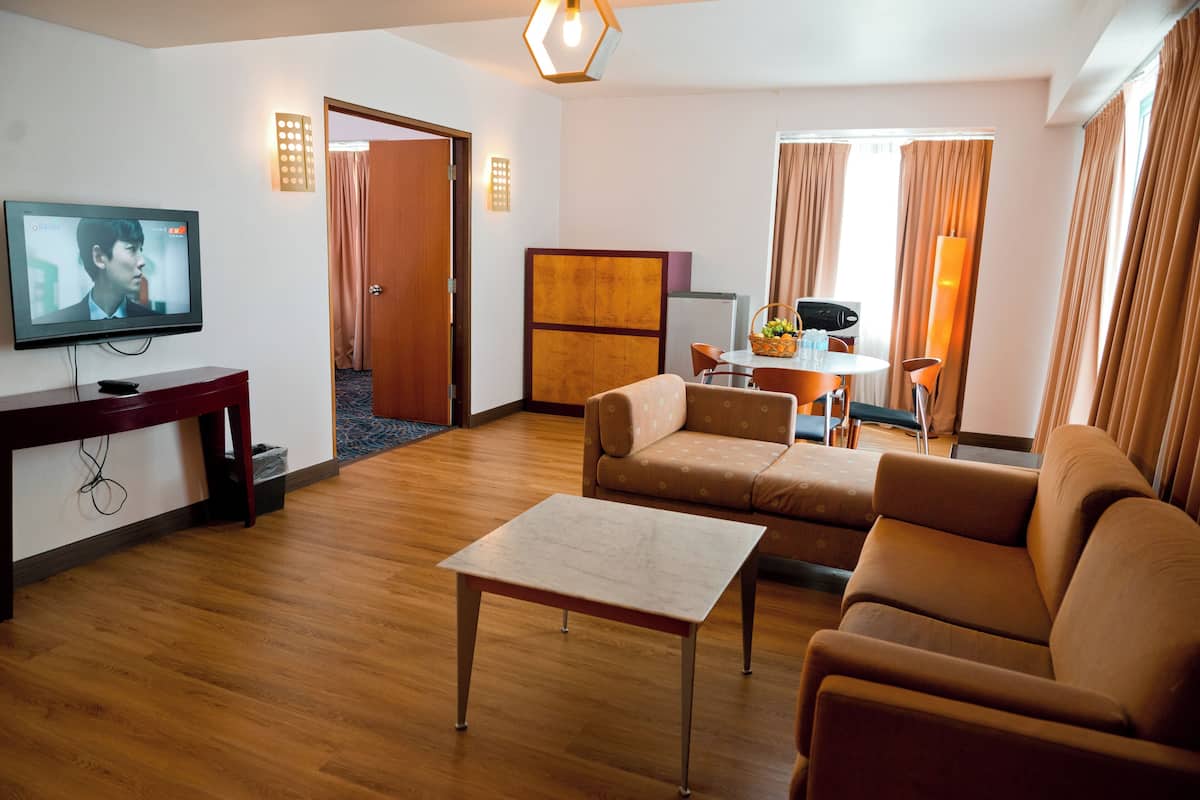 Suite, 1 trÚs grand lit | 1 chambre, literie de qualité supérieure, bureau