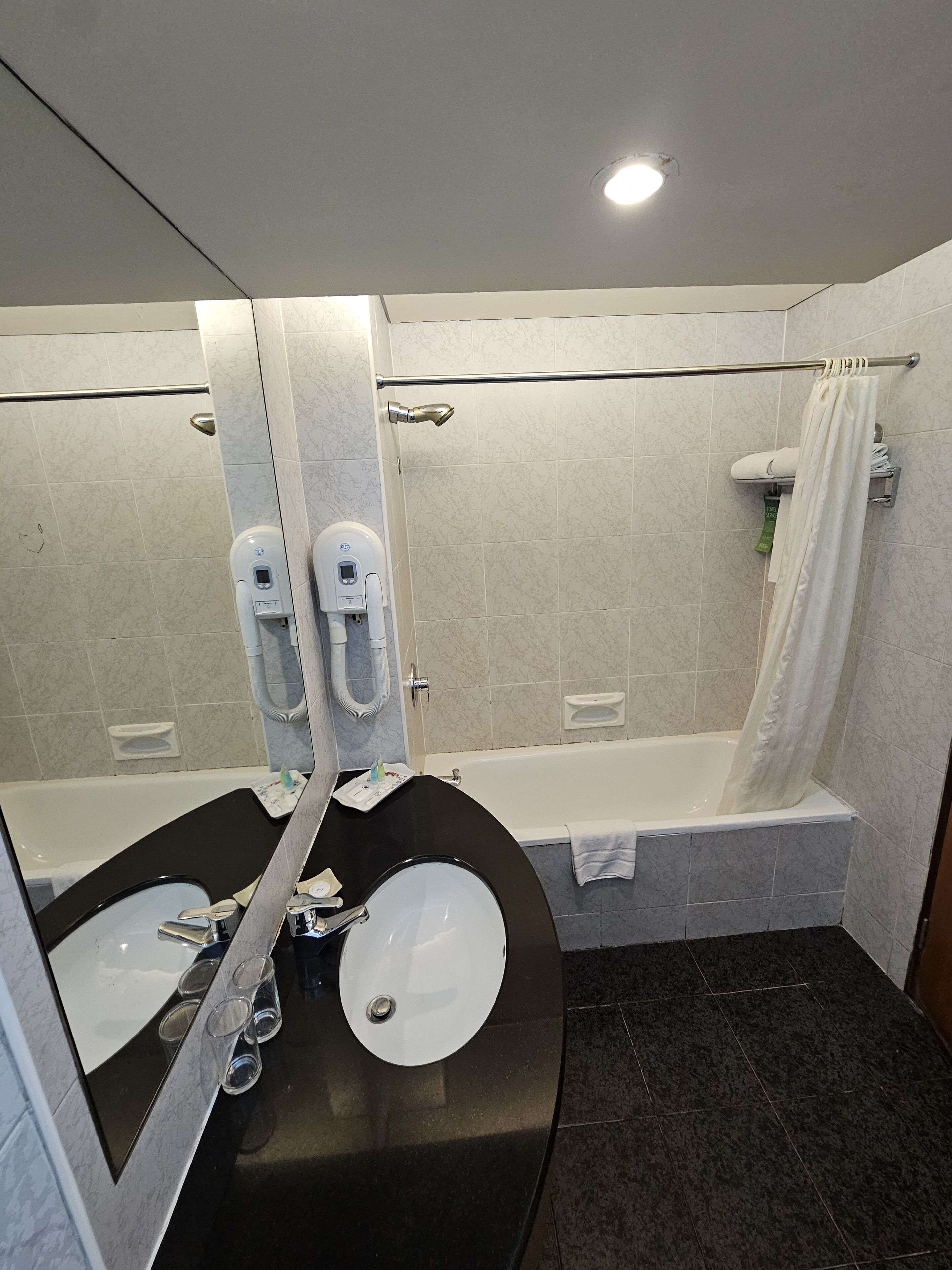 combined shower/bathtub, free toiletries, hair dryer, slippers