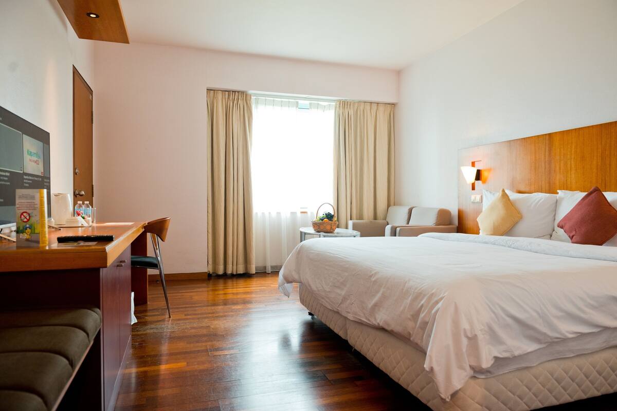ห้องเอ็กเซกคิวทีฟ, เตียงคิงไซส์ 1 เตียง | เ  ครื่องนอนระดับพรีเมียม, โต๊ะทำงาน, พื้นที่ทำงานแบบใช้แล็ปท็อป