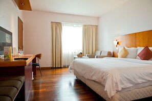 Habitación ejecutiva, 1 cama King size | Ropa de cama de alta calidad y escritorio 