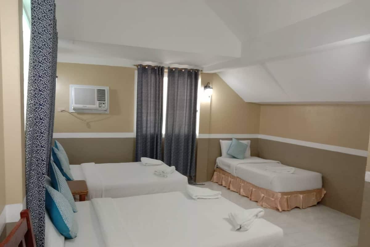 Family Room | Desk, rollaway beds