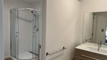 Family Room, 2 Bedrooms | Bathroom | Hair dryer, towels