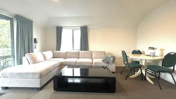 Classic Double Room | Individually furnished, desk, free WiFi, bed sheets
