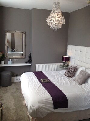 Suite (INACTIVE) | Egyptian cotton sheets, premium bedding, individually decorated - Brighton Inn Boutique Guest Accommodation (Brighton)