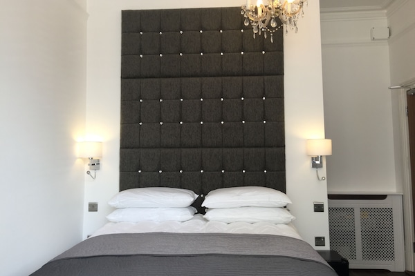 Habitación Deluxe, 1 cama de matrimonio grande | Sábanas de algodón egipcio y ropa de cama de alta calidad