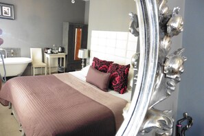 Egyptian cotton sheets, premium bedding, individually decorated - Brighton Inn Boutique Guest Accommodation (Brighton)
