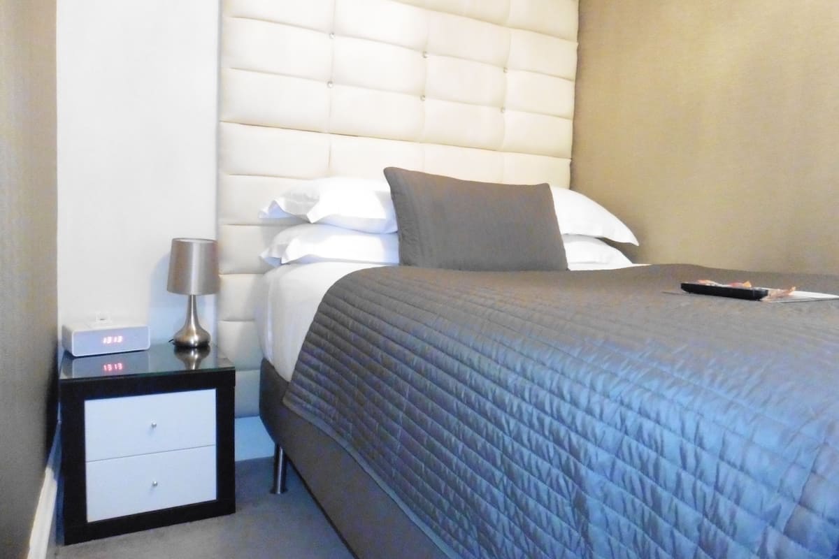 Egyptian cotton sheets, premium bedding, individually decorated