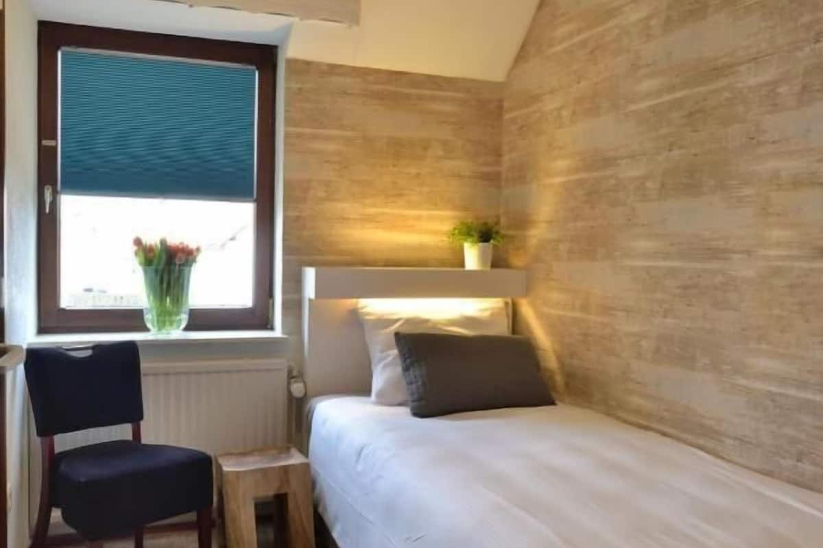 single room, city view | 1 bedroom, memory-foam beds, desk, free wifi