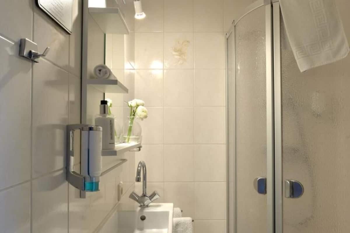 comfort double room, city view | bathroom | shower, free toiletries, hair dryer, towels