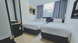 ห้องทวิน | ผ้าม่านกันแสง, เตารีด/โต๊ะรีดผ้า, Wi-Fi ฟรี, ผ้าปูที่นอน