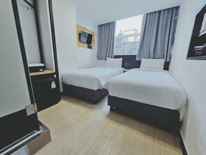 ห้องทวิน | ผ้าม่านกันแสง, เตารีด/โต๊ะรีดผ้า, Wi-Fi ฟรี, ผ้าปูที่นอน