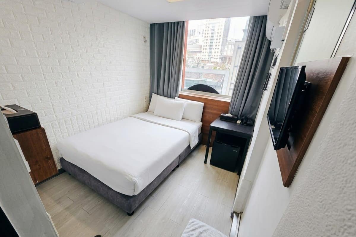 Dubbelrum | Mörkläggningsgardiner, strykjärn/strykbräda, gratis wi-fi och sängkläder