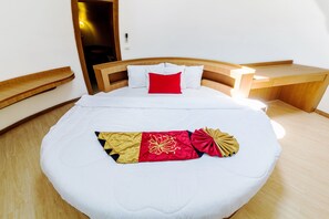 In-room safe, desk, free WiFi, bed sheets - DNA Super Ozone Resort KhaoYai (Pak Chong)