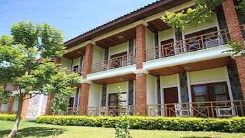 المنطقة المحيطة بالمنشأة