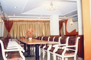 Breakfast, lunch and dinner served - Hotel TARA International (Hyderabad)