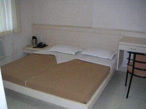 Deluxe Room | Premium bedding, in-room safe, individually decorated - Hotel TARA International (Hyderabad)
