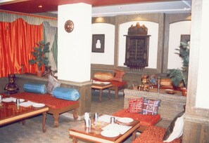 Breakfast, lunch and dinner served - Hotel TARA International (Hyderabad)