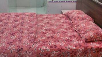 Premium bedding, in-room safe, individually decorated