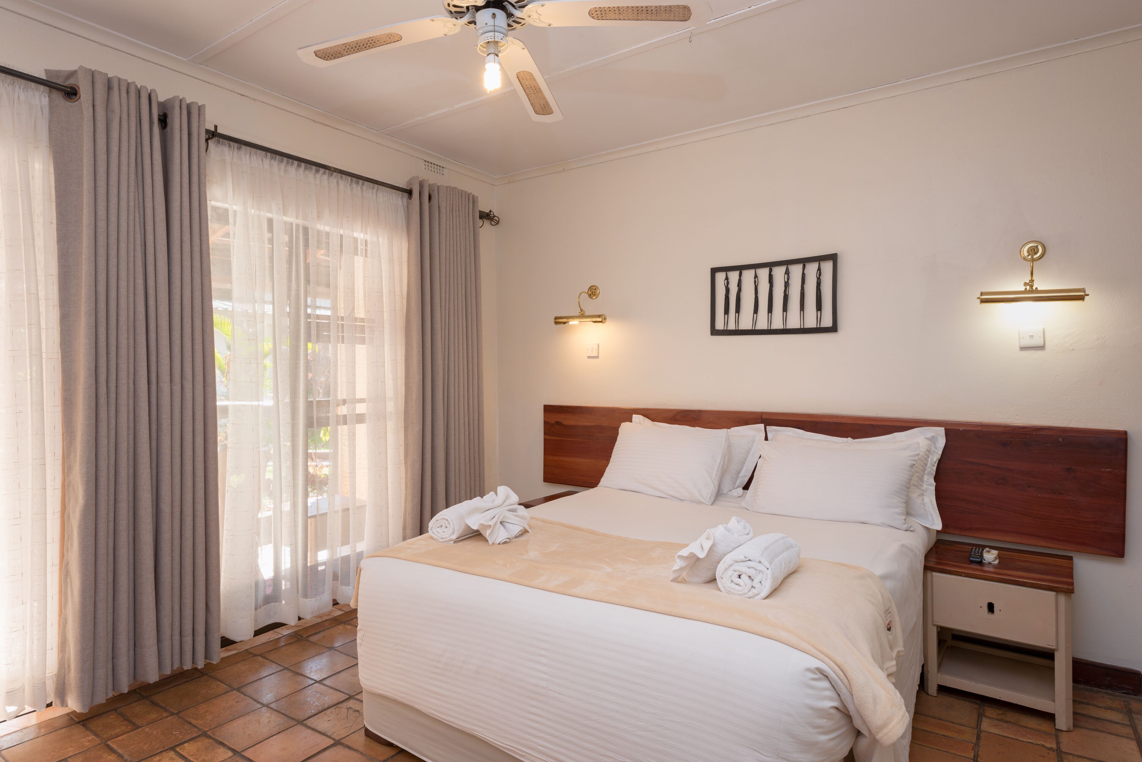 Lunch and dinner served