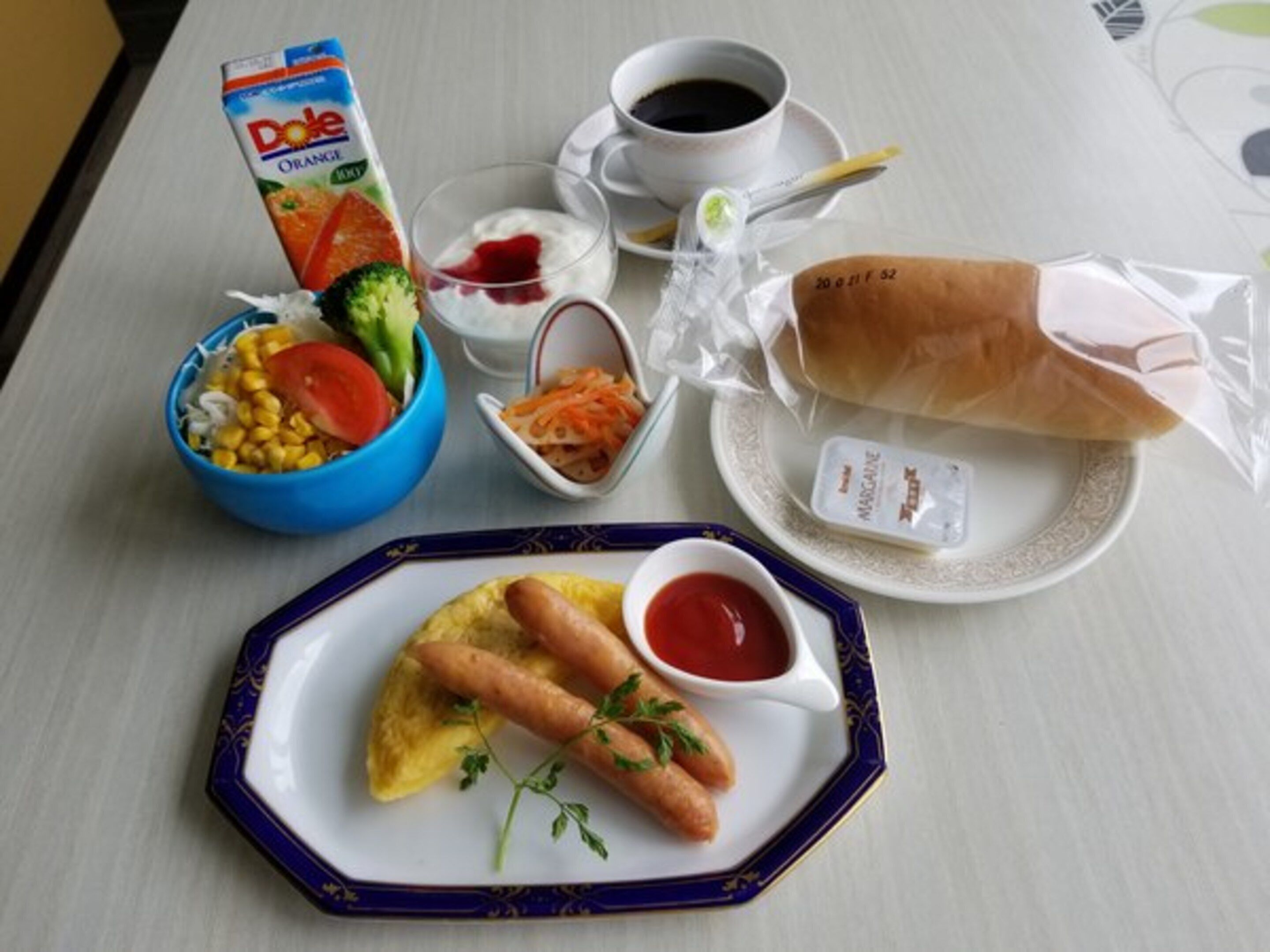 daily buffet breakfast (jpy 1000 per person)