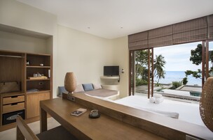 Villa, piscina privada, vistas al mar | Caja fuerte, escritorio, wifi gratis y ropa de cama