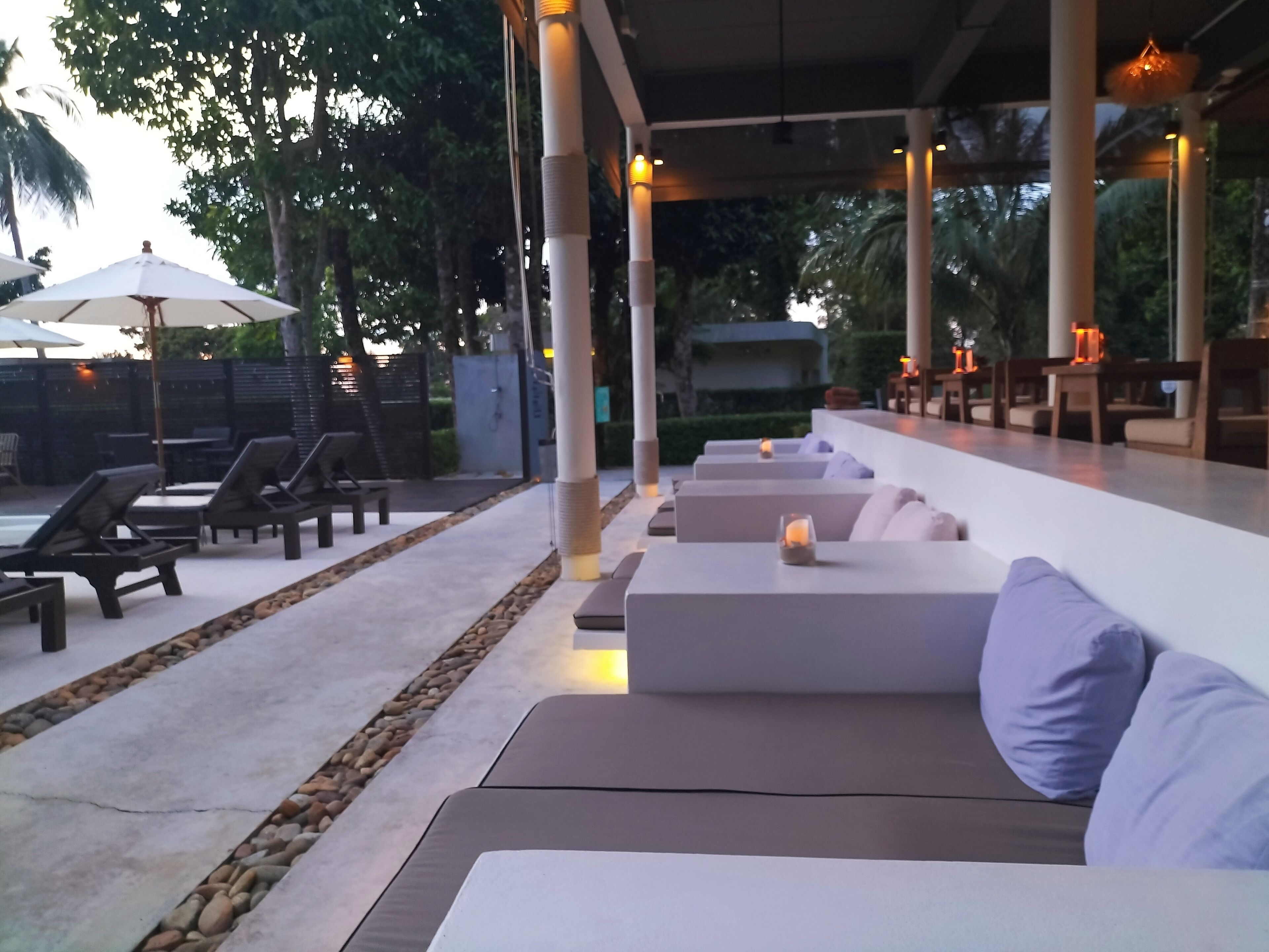 outdoor pool, free pool cabanas, pool umbrellas